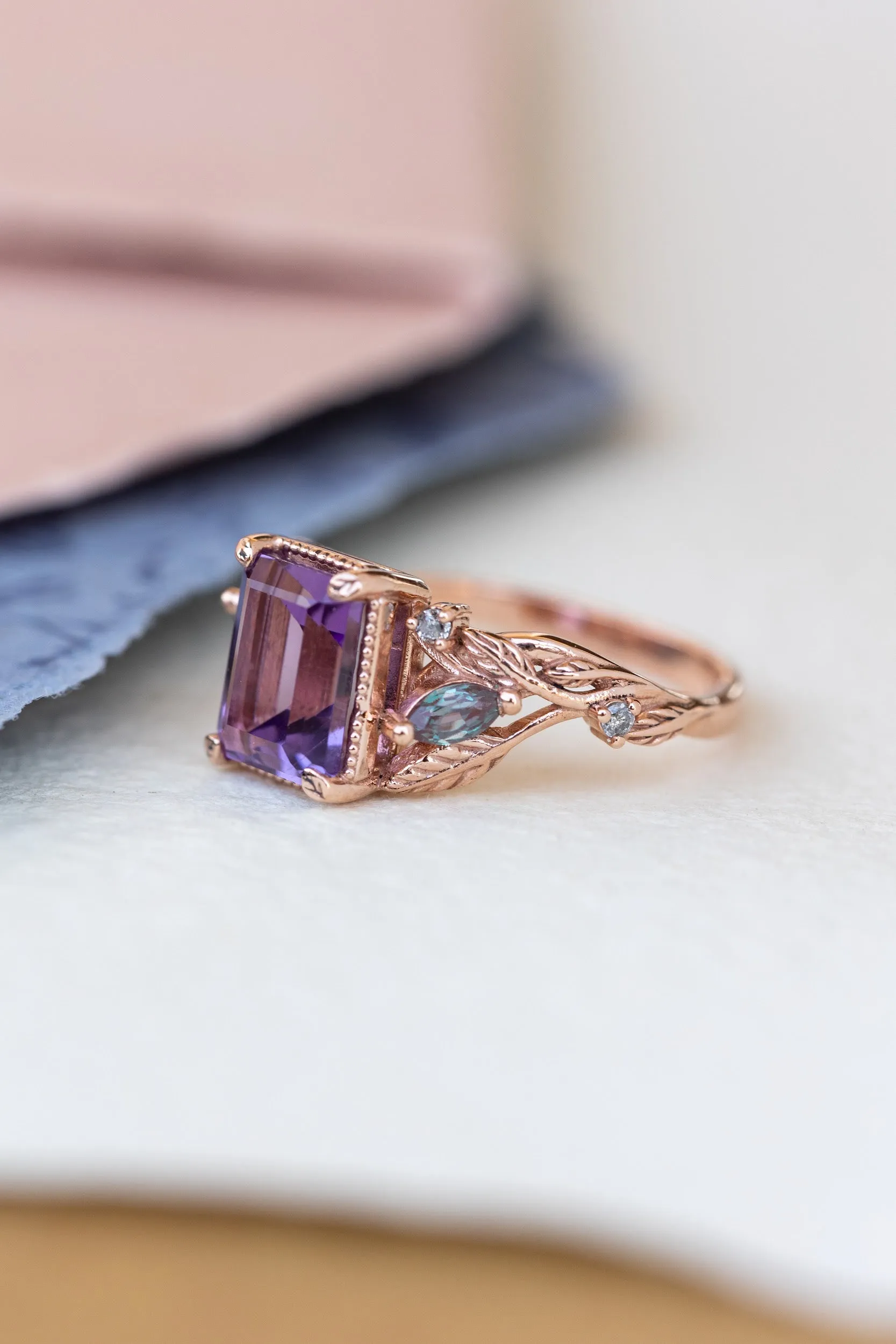 Amethyst engagement ring with alexandrites and salt&pepper diamonds / Patricia