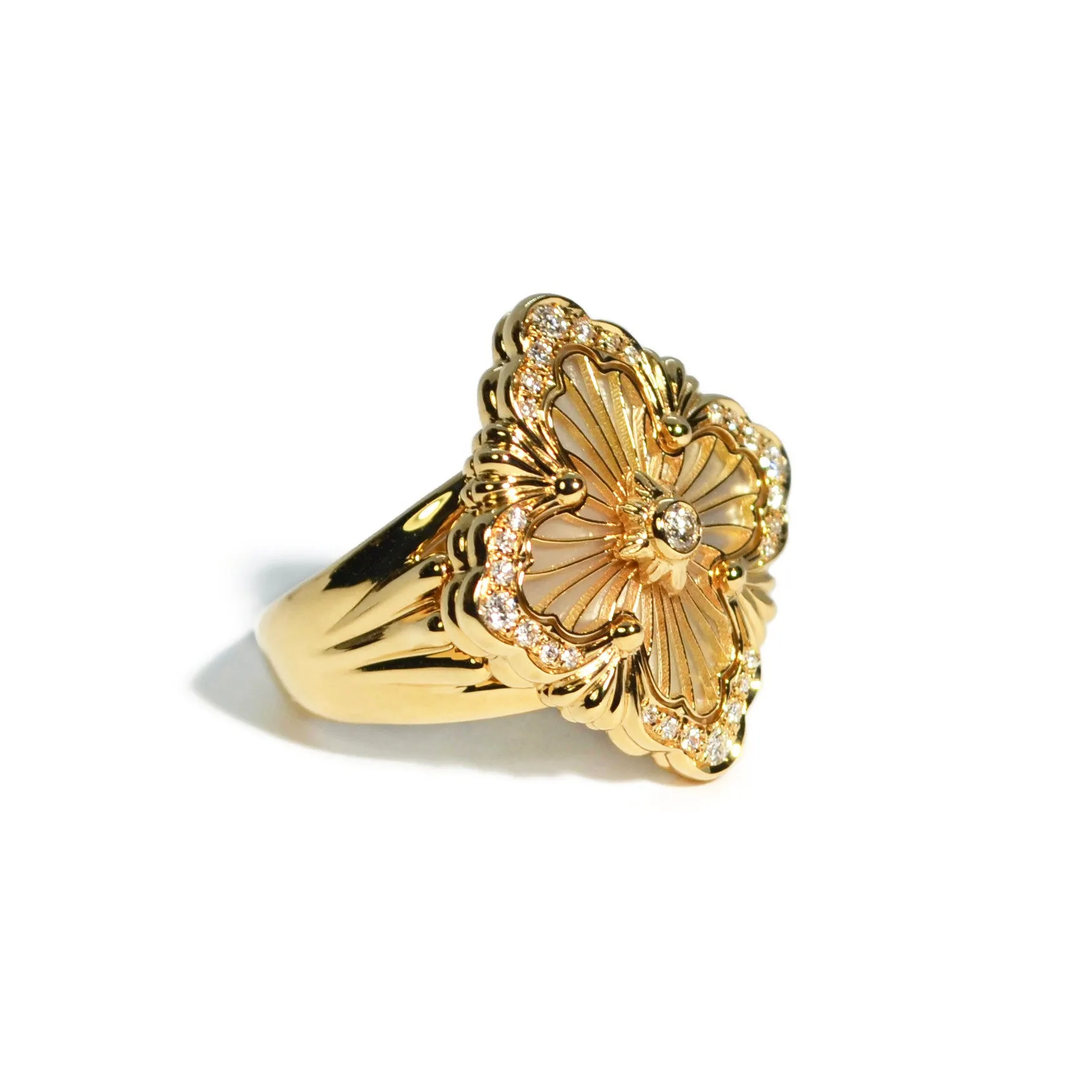 Buccellati - Opera Tulle - Ring with White Mother of Pearl and Diamonds, 18k Yellow Gold