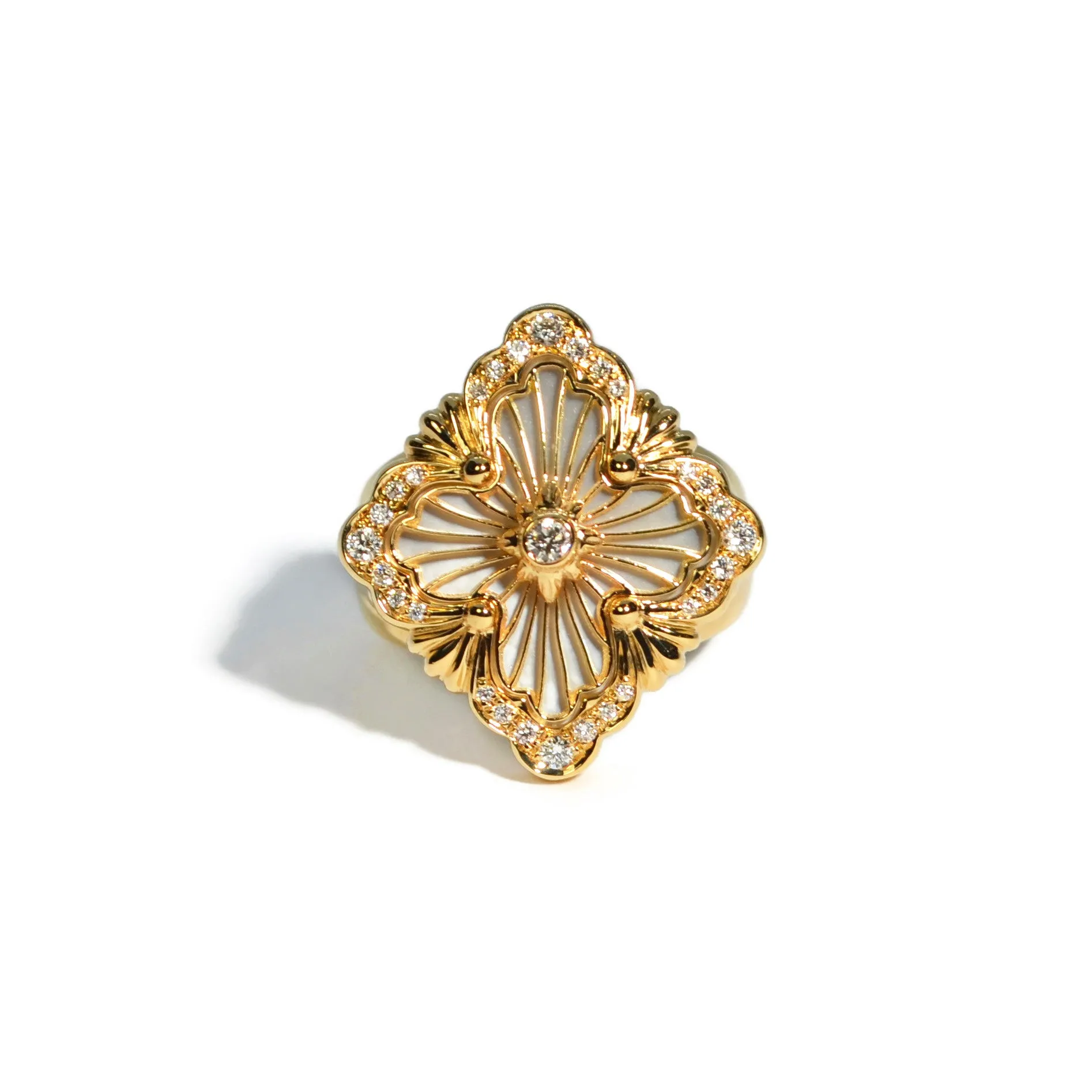 Buccellati - Opera Tulle - Ring with White Mother of Pearl and Diamonds, 18k Yellow Gold