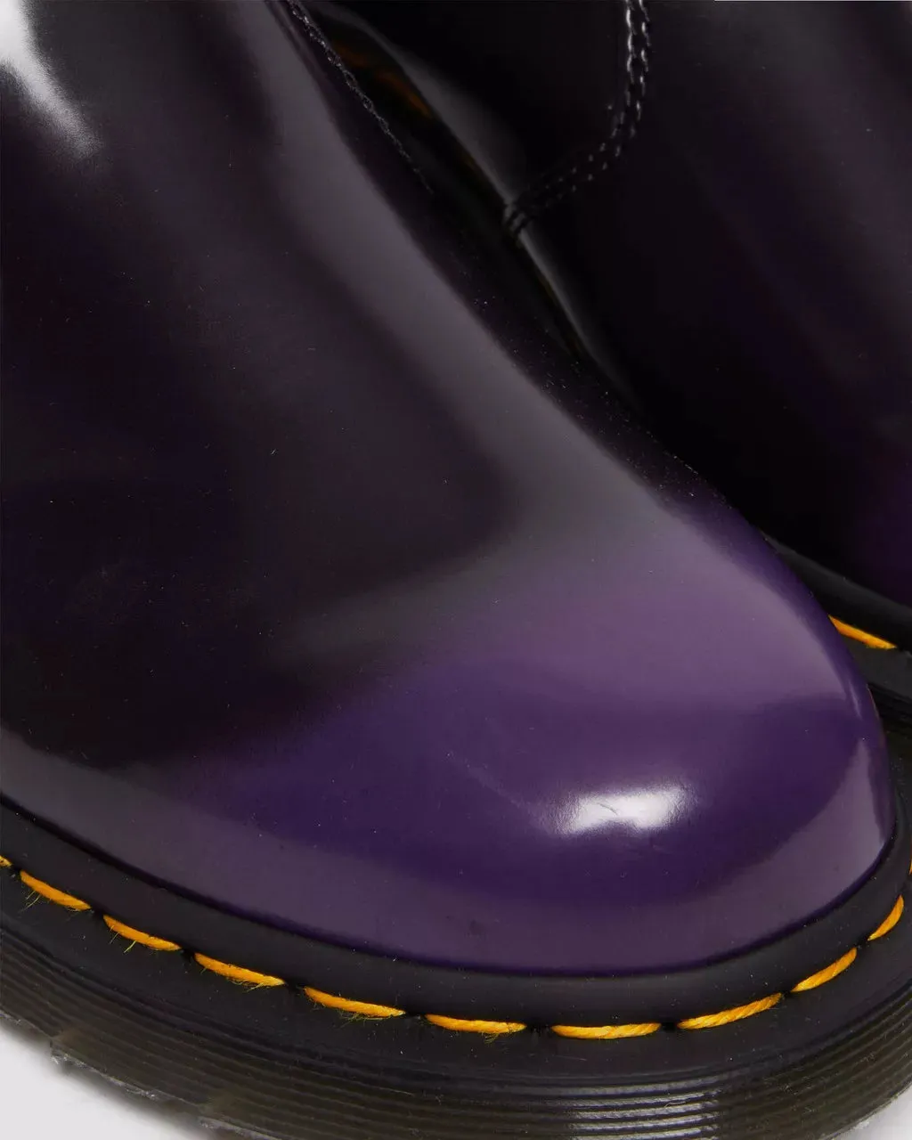 Doc Martens UNISEX VEGAN 2976 CHELSEA BOOTS (BLACK/RICH PURPLE OXFORD RUB OFF)