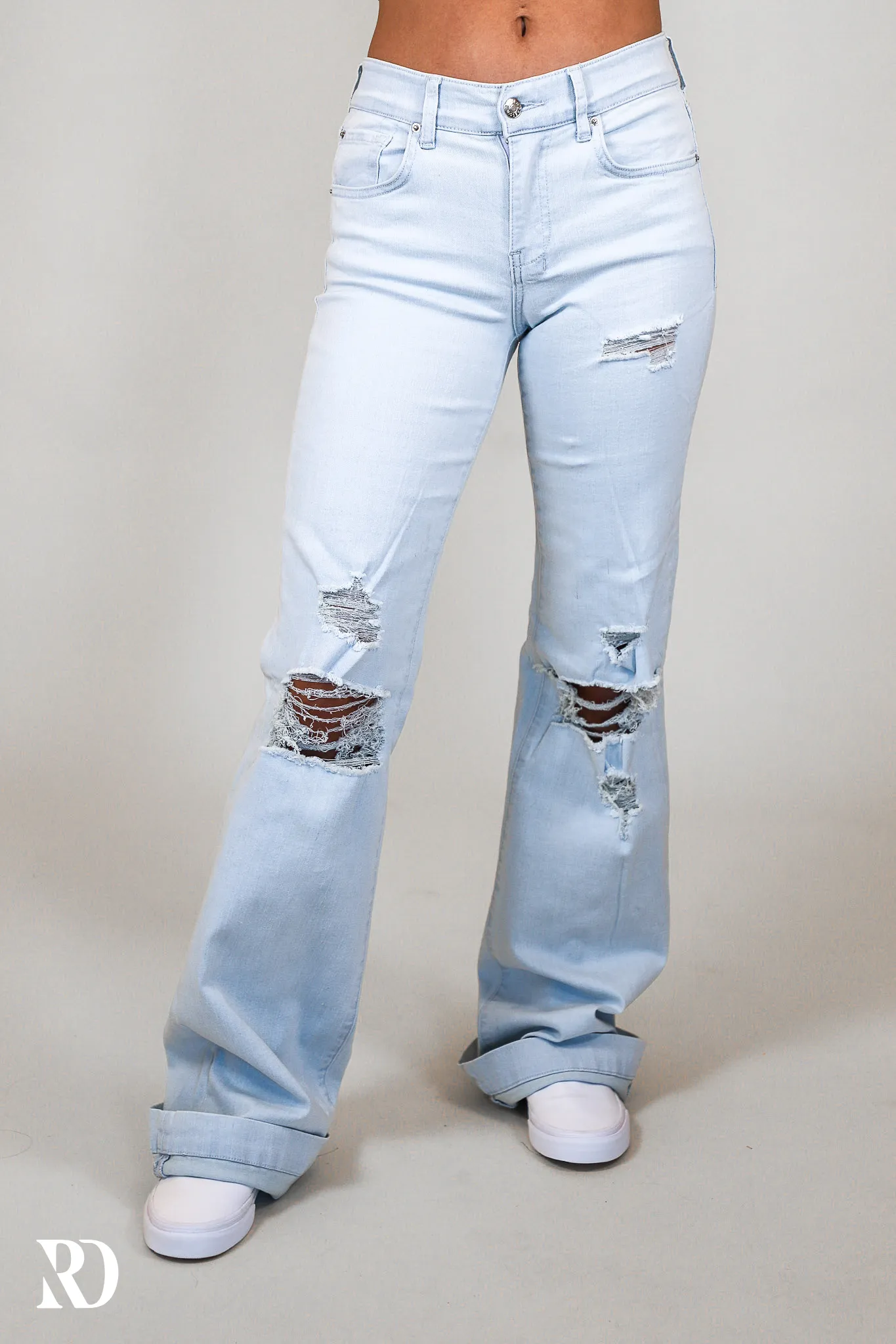 LIGHT WASH DISTRESSED SIGNATURE TROUSER DENIM